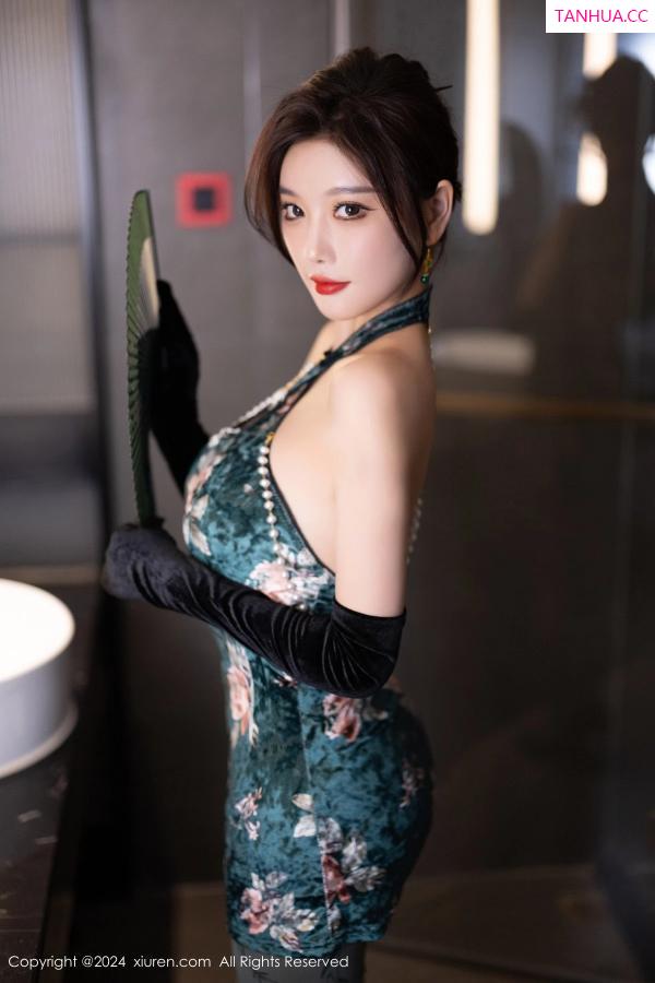 杨晨晨 sugar小甜心CC [XiuRen]高清写真图 2024.09.14 No.9165 杨晨晨Yome 黑丝美腿第4张图片